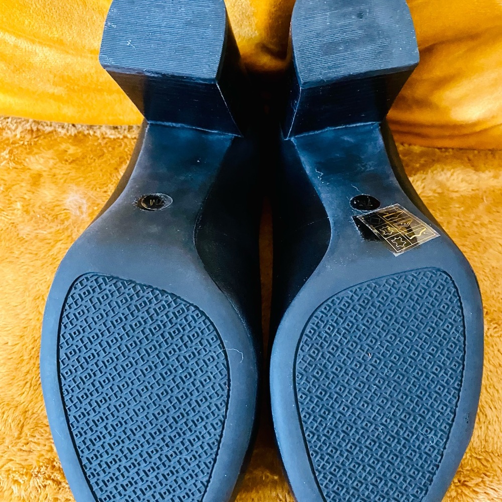 Tory Burch black pumps